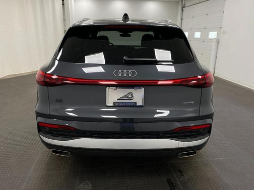 Tambora Gray Metallic 2025 Audi Q5 Premium TFSI quattro S tronic