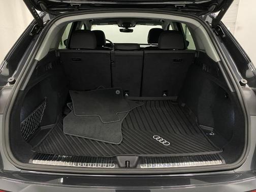 Tambora Gray Metallic 2025 Audi Q5 Premium TFSI quattro S tronic