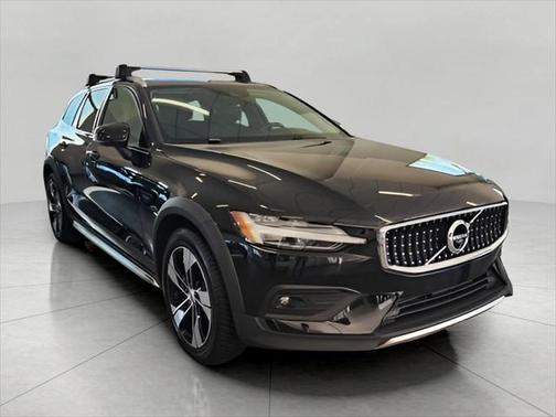 2022 Volvo V60 Cross Country T5
