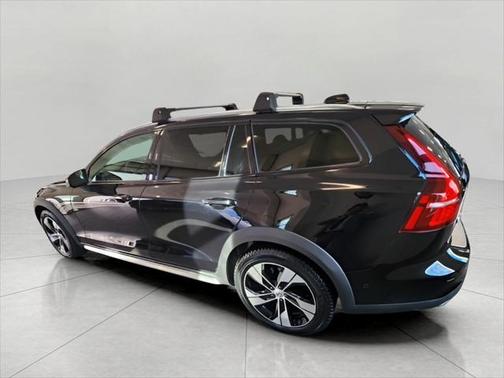 2022 Volvo V60 Cross Country T5