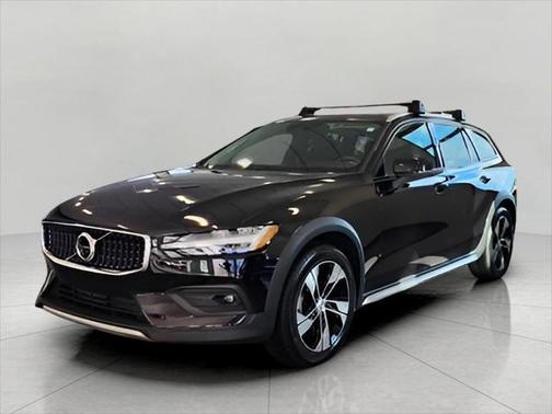 2022 Volvo V60 Cross Country T5