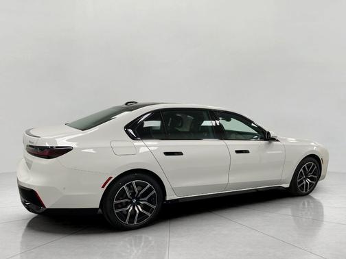2025 BMW 760 xDrive
