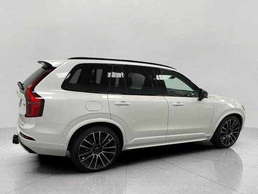 2026 Volvo XC90 B6 Ultra Dark Theme 7-Seater