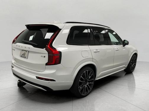 2026 Volvo XC90 B6 Ultra Dark Theme 7-Seater