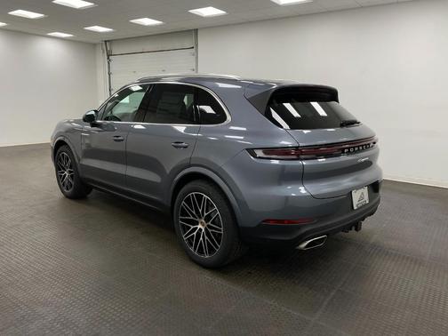 Vanadium Grey Metallic 2026 Porsche Cayenne Cayenne