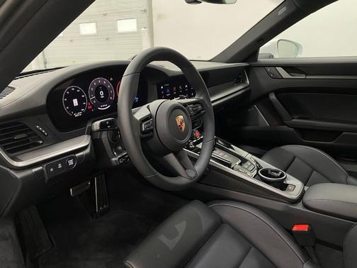 2025 Porsche 911 Carrera