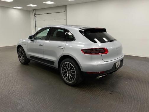 2017 Porsche Macan Base (PDK)