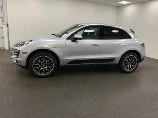 2017 Porsche Macan Base (PDK)