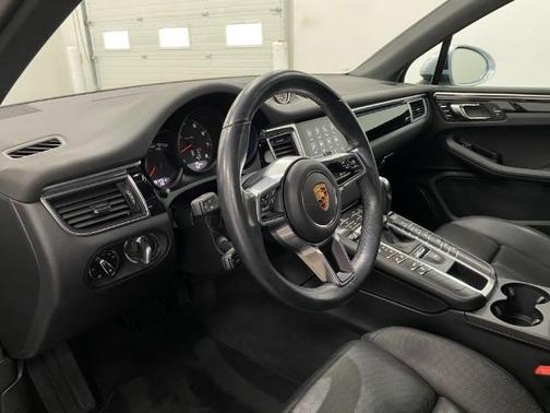 2017 Porsche Macan Base (PDK)