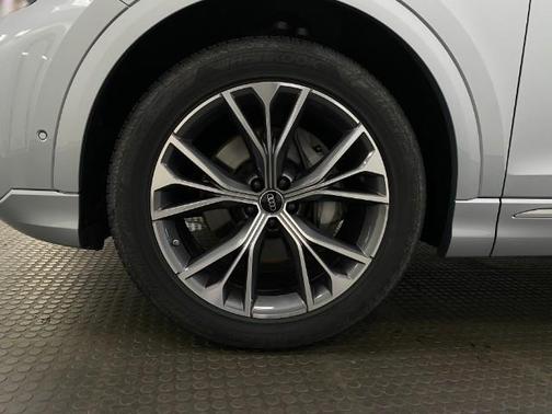 2024 Audi Q8 55 Prestige