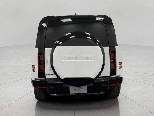 2025 Land Rover Defender 90 P400 X-Dynamic SE