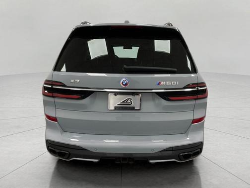 2023 BMW X7 M60i