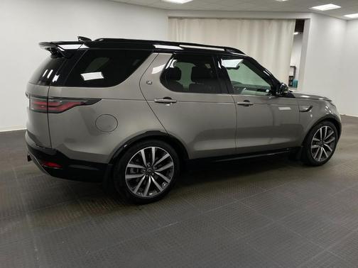 Silicon Silver Premium Metallic 2022 Land Rover Discovery P360 HSE R-Dynamic