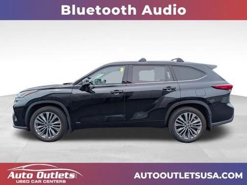 Midnight Black Metallic 2023 Toyota Highlander Hybrid Platinum