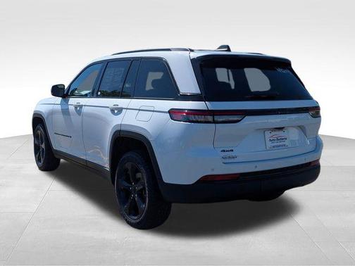 Bright White Clearcoat 2022 Jeep Grand Cherokee Altitude