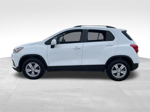 Summit White 2022 Chevrolet Trax LT