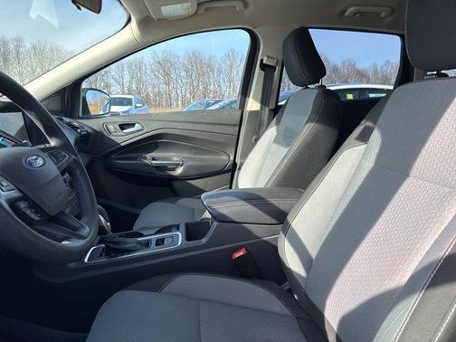 Agate Black Metallic 2019 Ford Escape SE