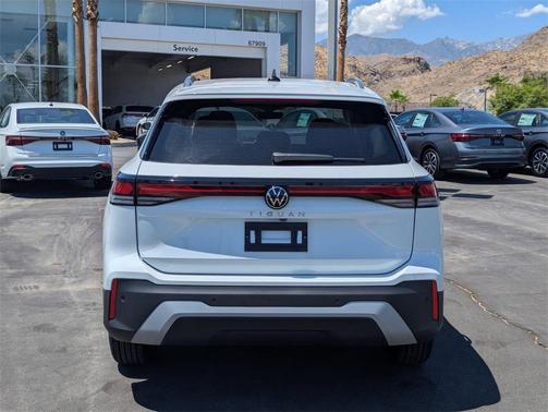 2025 Volkswagen Tiguan 2.0T SE