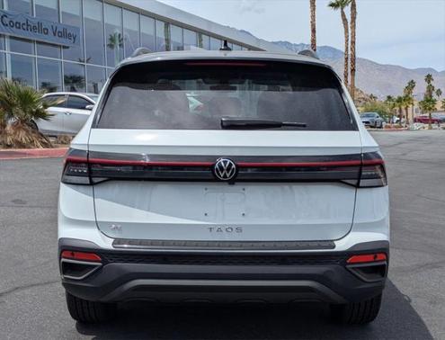 2025 Volkswagen Taos 1.5T SE Black