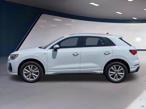 2022 Audi Q3 45 S line Premium