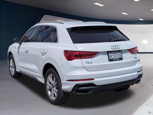 2022 Audi Q3 45 S line Premium