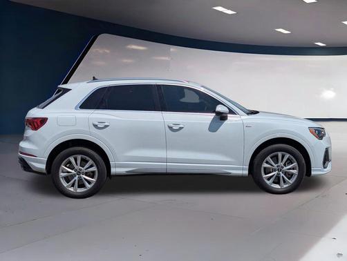 2022 Audi Q3 45 S line Premium