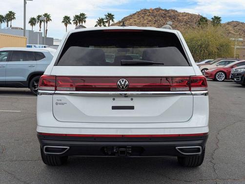 2025 Volkswagen Atlas 2.0T SE w/Technology