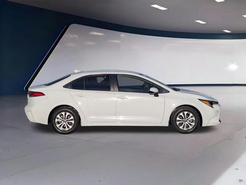 2022 Toyota Corolla Hybrid LE