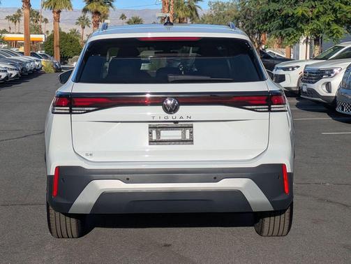 2026 Volkswagen Tiguan 2.0T SE