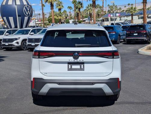 2025 Volkswagen Tiguan 2.0T SE