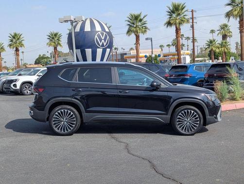2025 Volkswagen Taos 1.5T SE