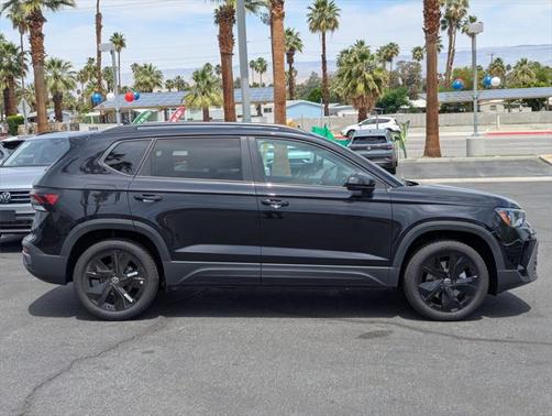 2025 Volkswagen Taos 1.5T SE Black