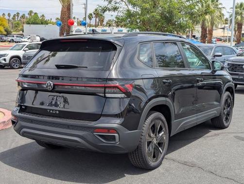 2025 Volkswagen Taos 1.5T SE Black