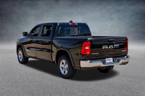 Diamond Black Crystal Pearlcoat 2026 RAM 1500 Big Horn/Lone Star