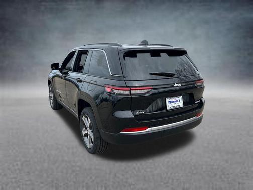 Diamond Black Crystal Pearlcoat 2026 Jeep Grand Cherokee Limited
