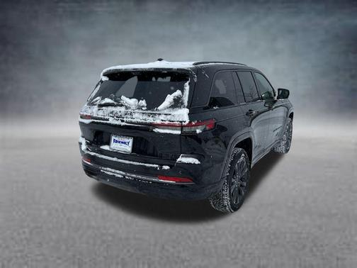 Diamond Black Crystal Pearlcoat 2026 Jeep Grand Cherokee Limited