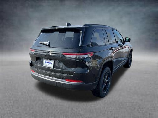 Diamond Black Crystal Pearlcoat 2026 Jeep Grand Cherokee Limited