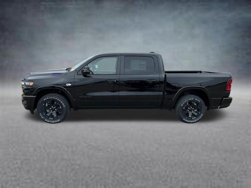 Diamond Black Crystal Pearlcoat 2026 RAM 1500 Big Horn/Lone Star