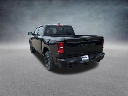 Diamond Black Crystal Pearlcoat 2026 RAM 1500 Big Horn/Lone Star