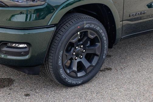 Serrano Green Metallic 2026 RAM 1500 Big Horn/Lone Star