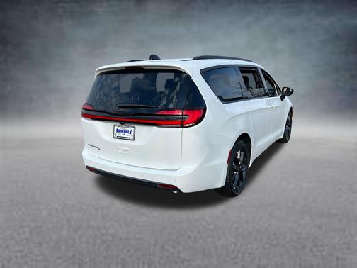 2026 Chrysler Pacifica L