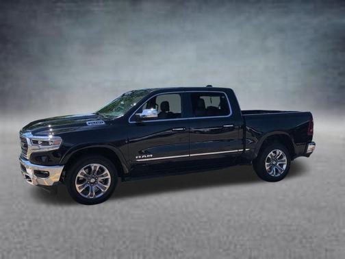 Diamond Black Crystal Pearlcoat 2022 RAM 1500 Limited