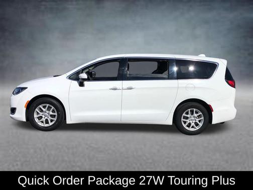 Bright White Clearcoat 2017 Chrysler Pacifica Touring