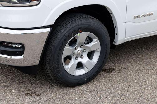 Bright White Clearcoat 2026 RAM 1500 Big Horn/Lone Star
