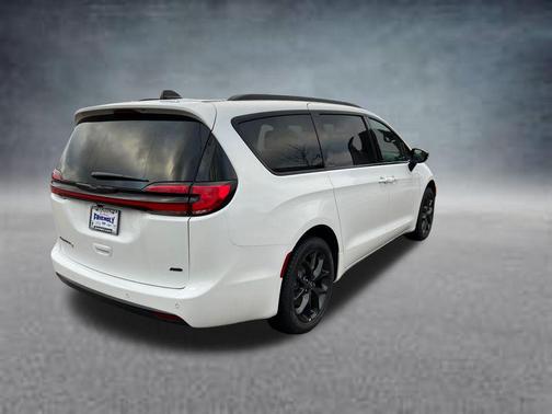 2026 Chrysler Pacifica L