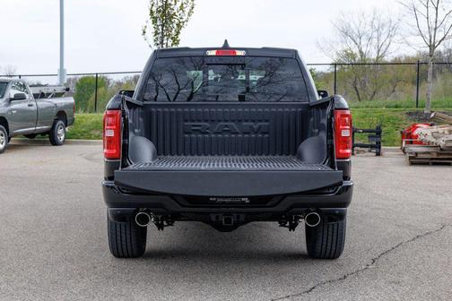 Diamond Black Crystal Pearlcoat 2026 RAM 1500 Laramie