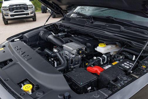 Diamond Black Crystal Pearlcoat 2026 RAM 1500 Laramie