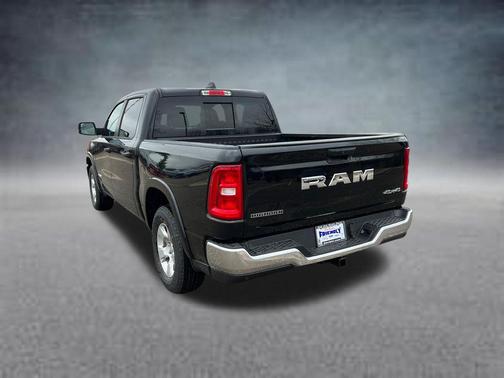 Diamond Black Crystal Pearlcoat 2026 RAM 1500 Big Horn/Lone Star