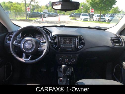Granite Crystal Metallic Clearcoat 2018 Jeep Compass Latitude