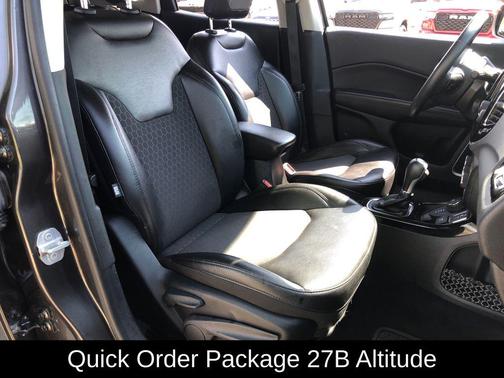 Granite Crystal Metallic Clearcoat 2018 Jeep Compass Latitude